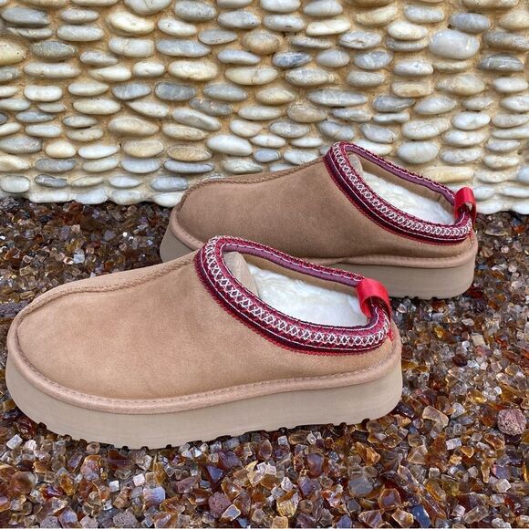 NWT New Elevates Tan Suede Slip-On Platform Slippers/Shoes w/Red Trim 9 - Picture 4 of 11